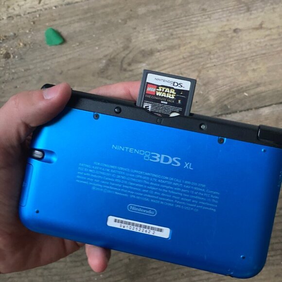Nintendo 3DS XL Cobalt Blue With Nintendo DS Game - Picture 7 of 8